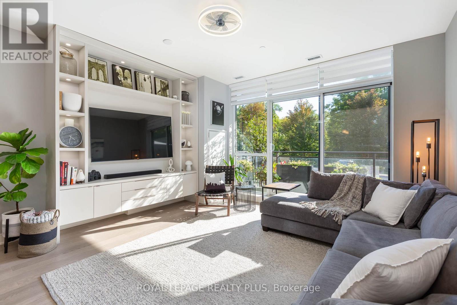 105 - 1575 LAKESHORE ROAD W Property Photo 1