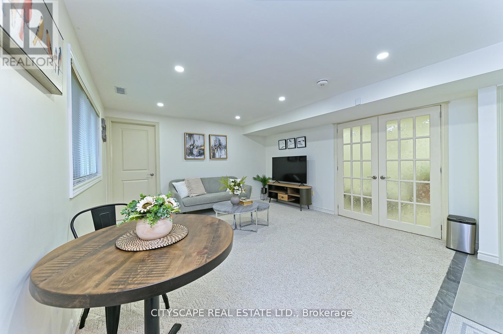 354 Plains Road W Property Photo 14