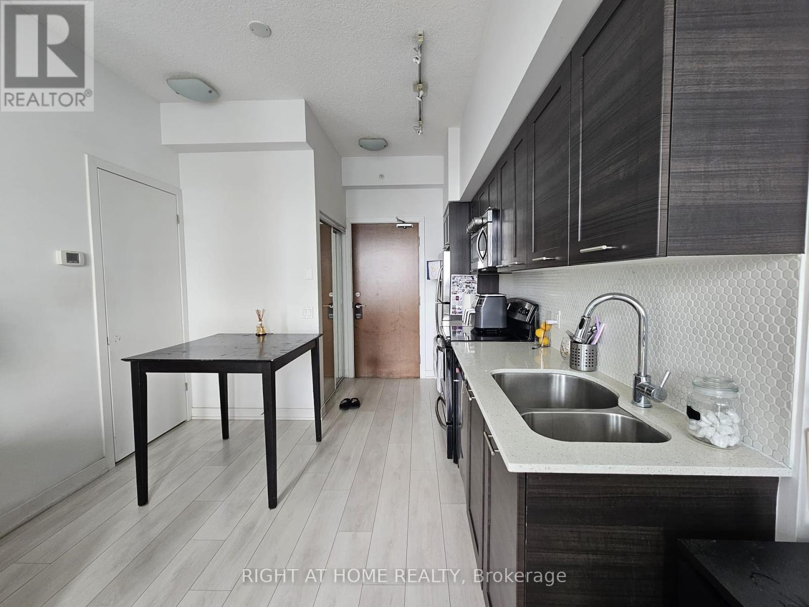 2212 Lakeshore Boulevard #3004 Property Photo 1