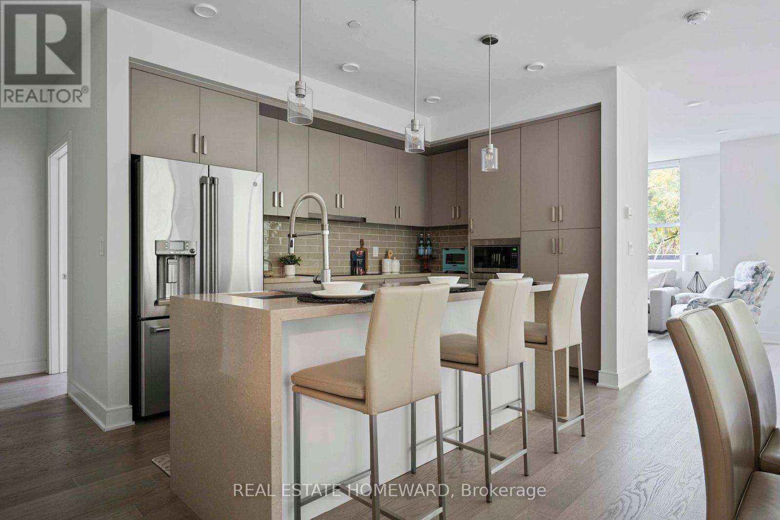 108 - 1575 LAKESHORE ROAD W Property Photo 1