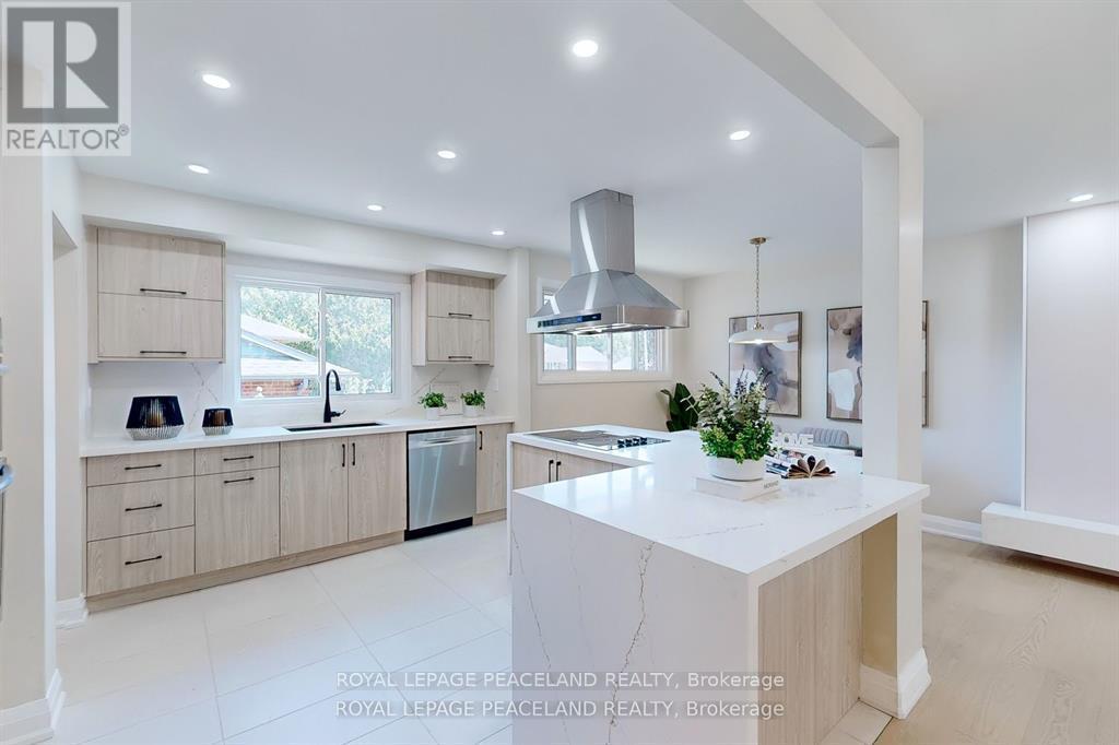 1223 Redbank Crescent Property Photo 9