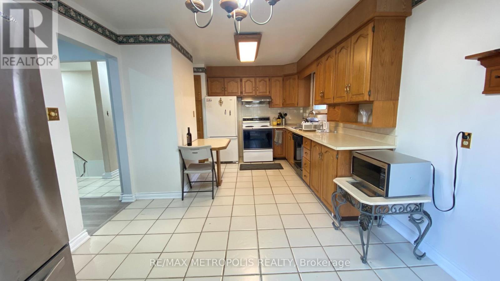 6 Madoc Drive #upper Property Photo 4