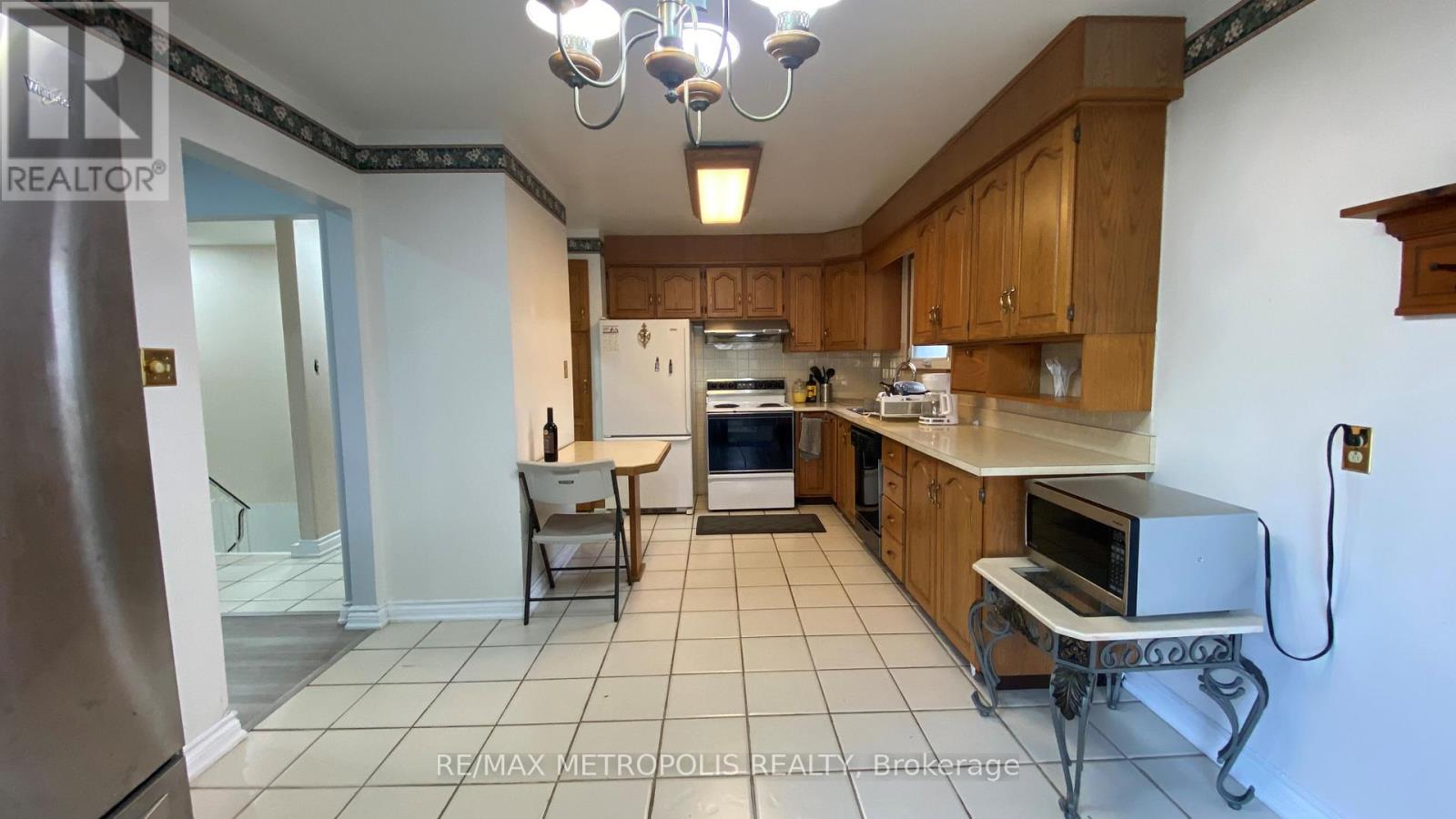 6 Madoc Drive #upper Property Photo 5