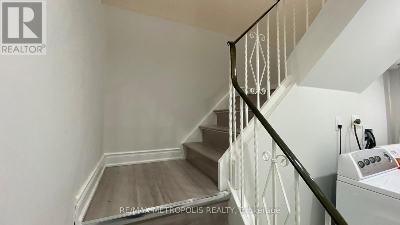 6 Madoc Drive #upper Property Photo 26