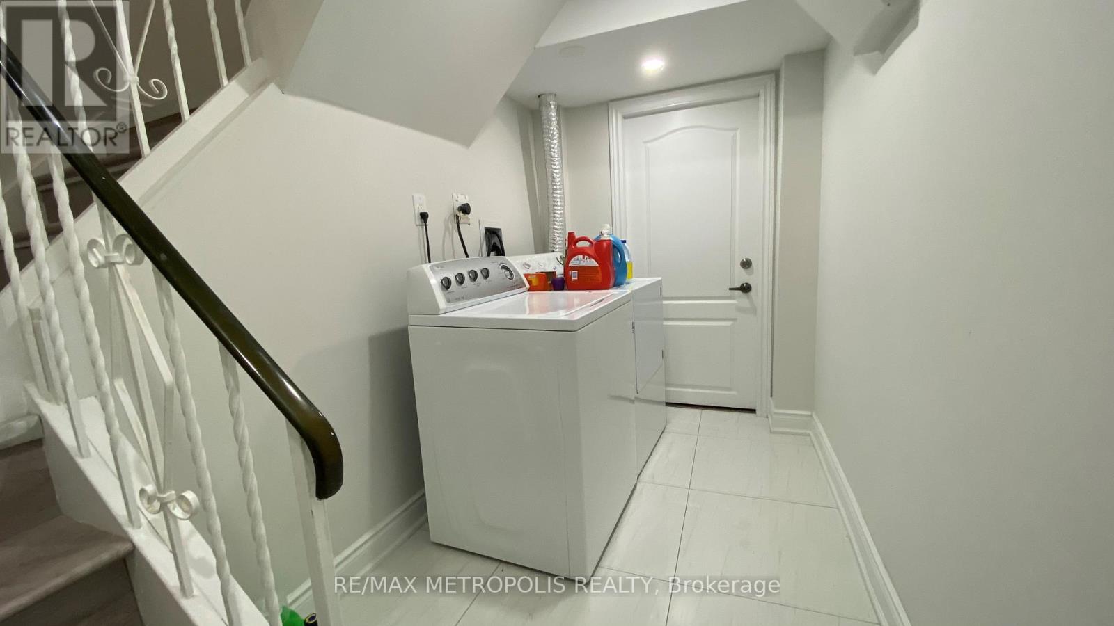 6 Madoc Drive #upper Property Photo 27