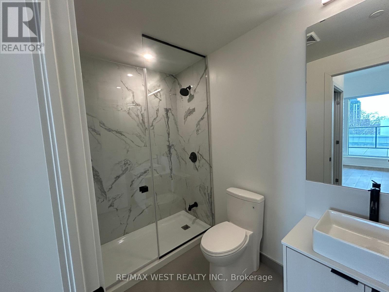 10 Graphophone Grove #403 Property Photo 5