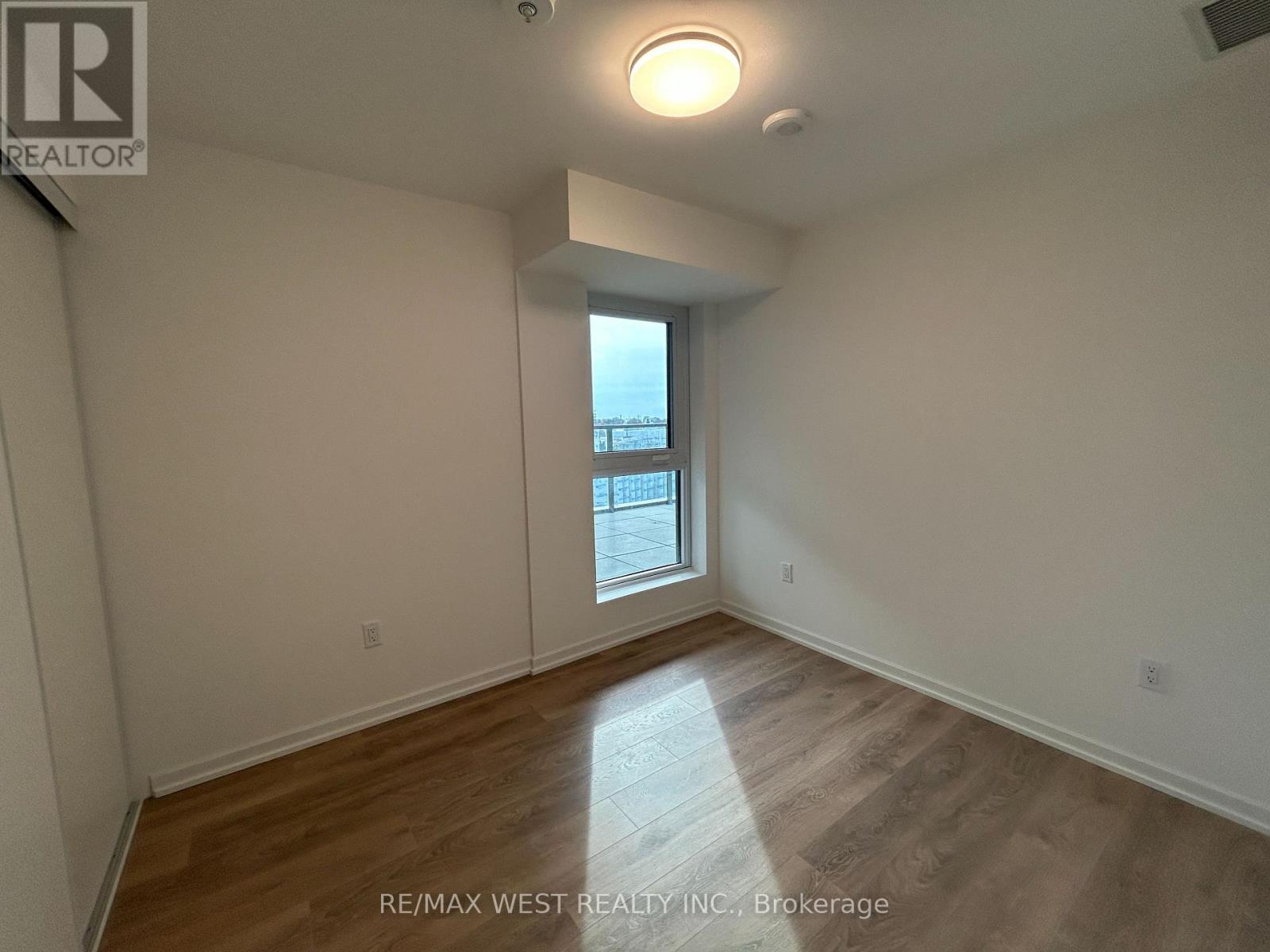 10 Graphophone Grove #403 Property Photo 6