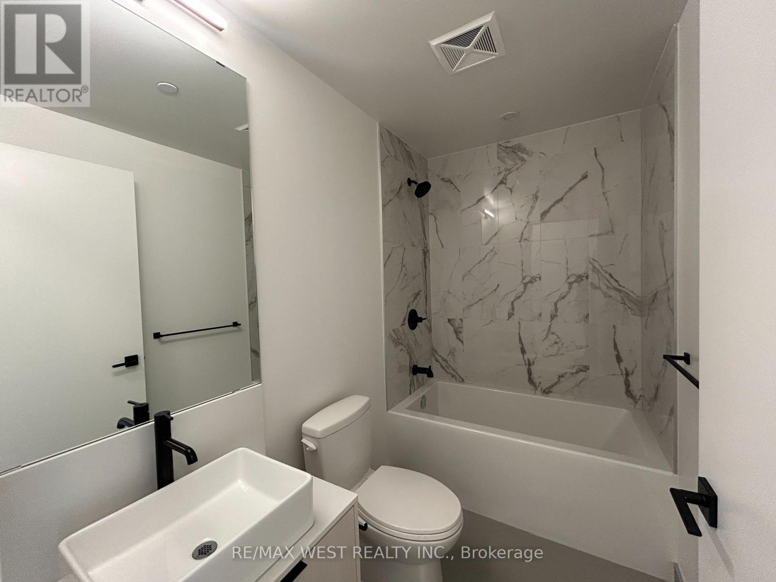 10 Graphophone Grove #403 Property Photo 7