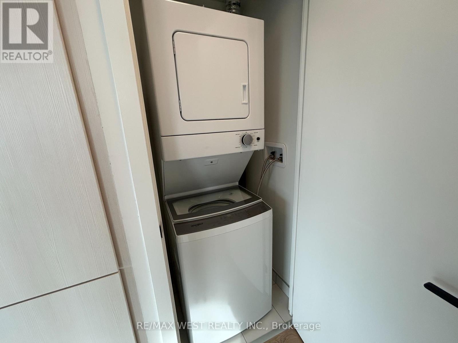 10 Graphophone Grove #403 Property Photo 8