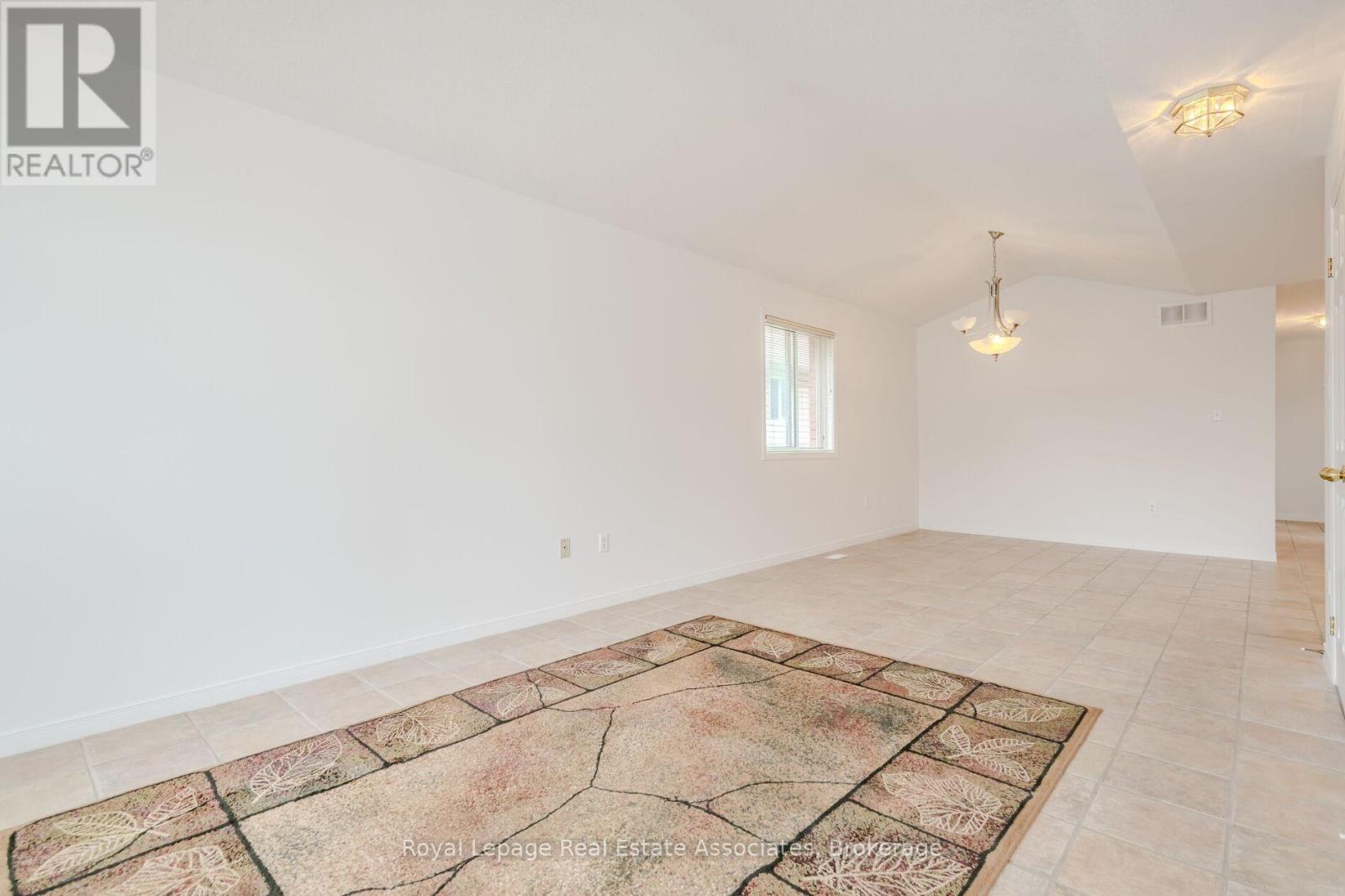 2887 Darien Road Property Photo 6