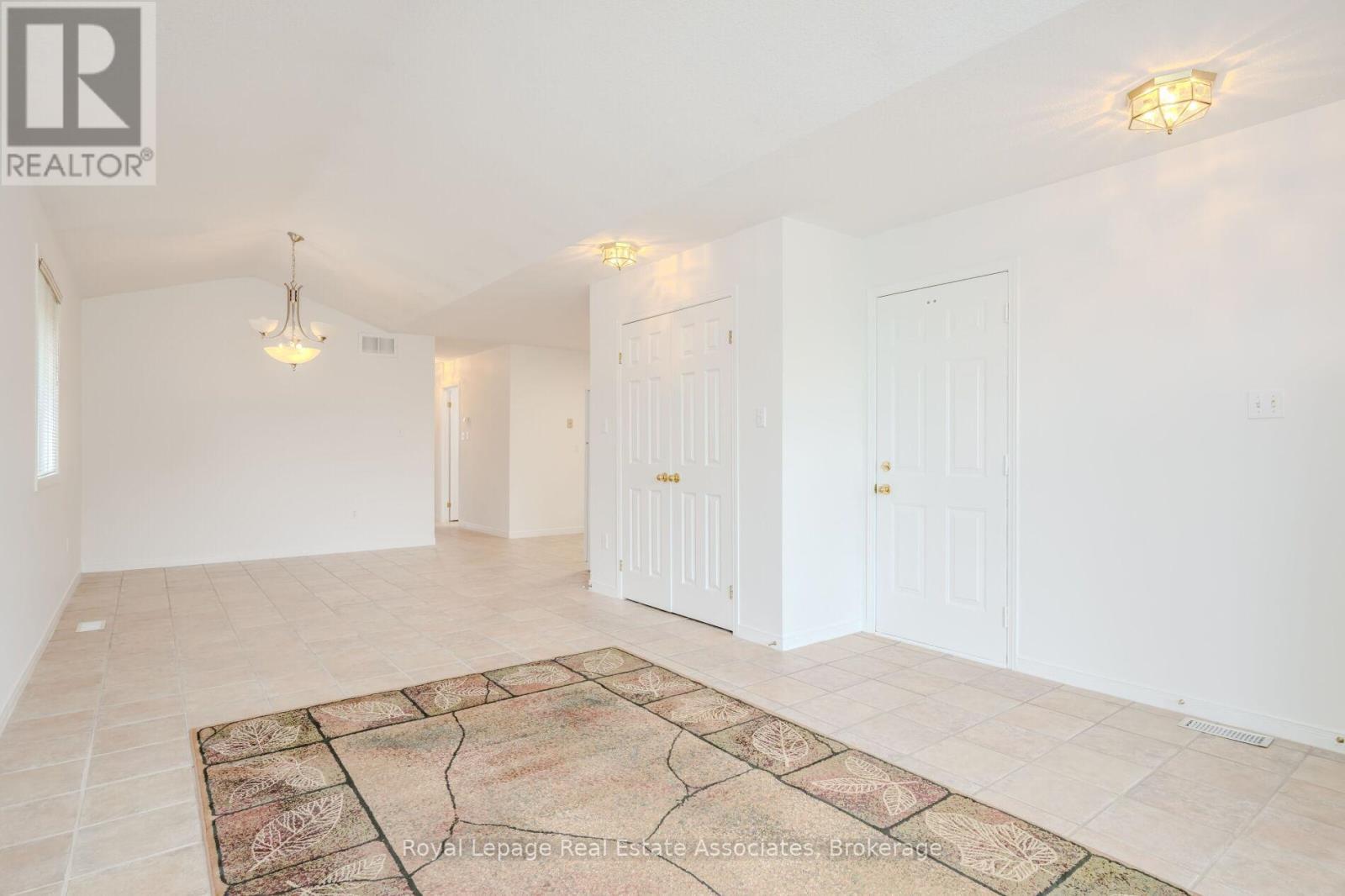 2887 Darien Road Property Photo 7