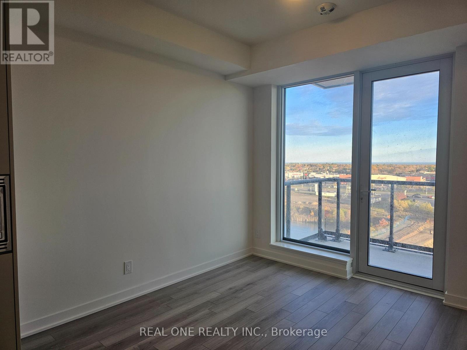 3071 Trafalgar Road #907 Property Photo 9