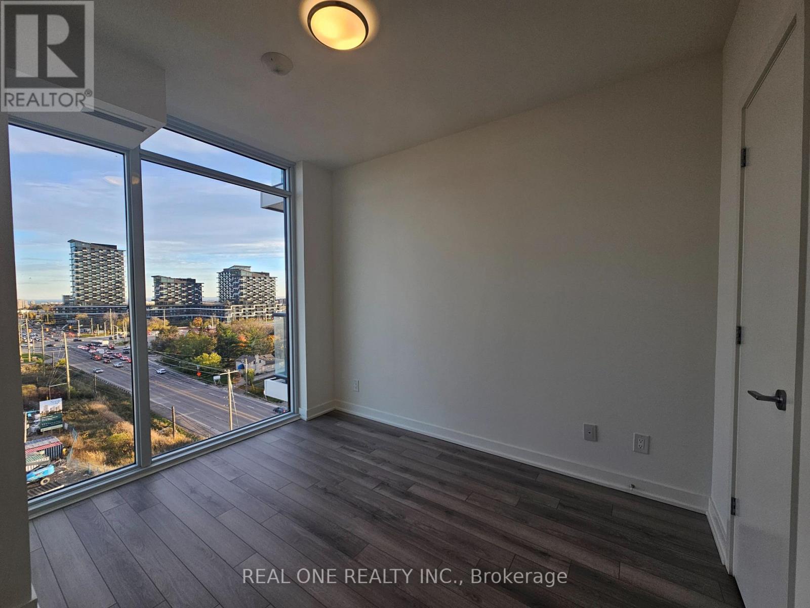 3071 Trafalgar Road #907 Property Photo 14