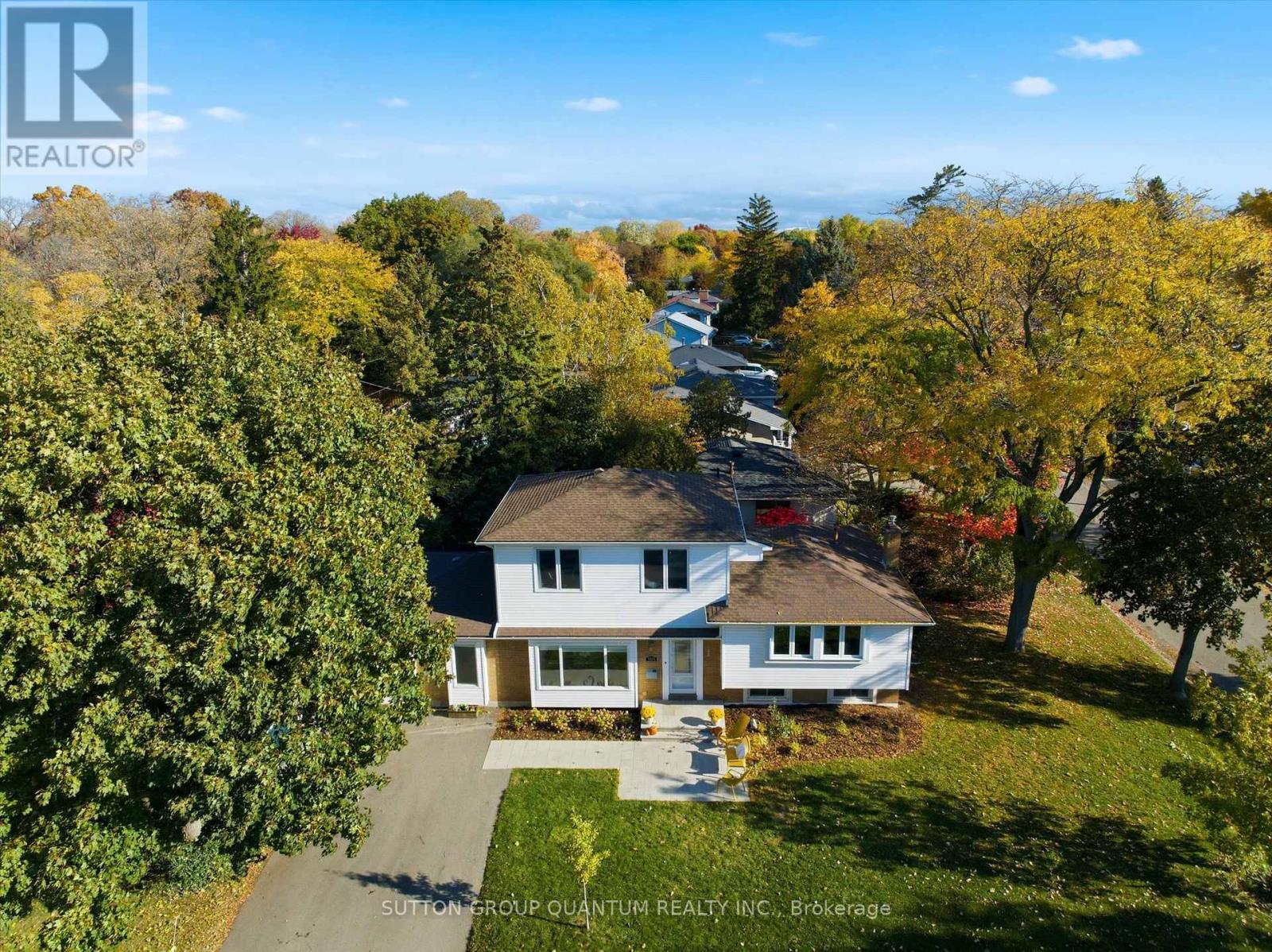 5188 Cedarbrook Crescent Property Photo 1