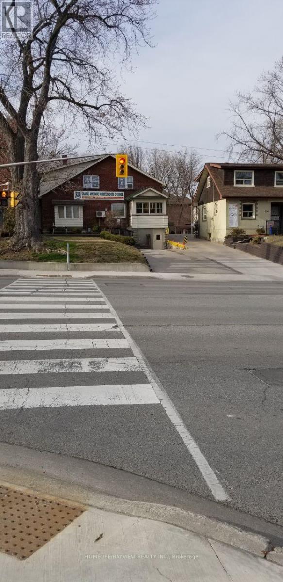 600 The Queensway Toronto W7 Way Property Photo 2