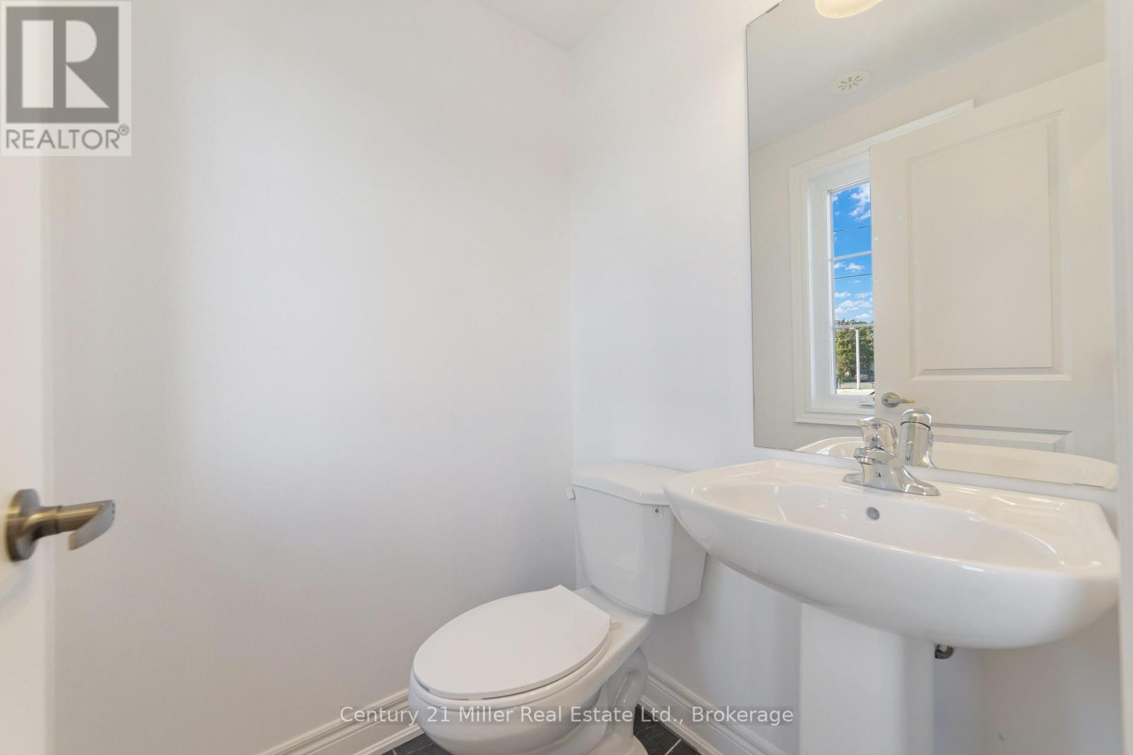 43 - 2140 Trafalgar Road Property Photo 6