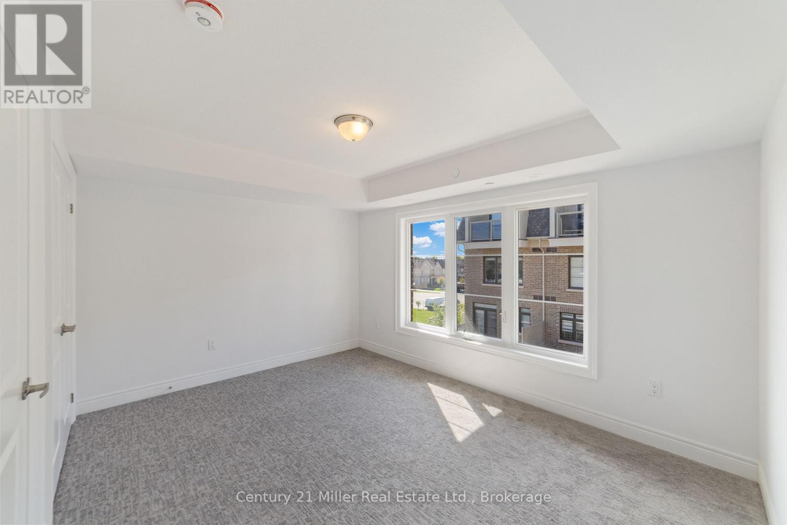 43 - 2140 Trafalgar Road Property Photo 18