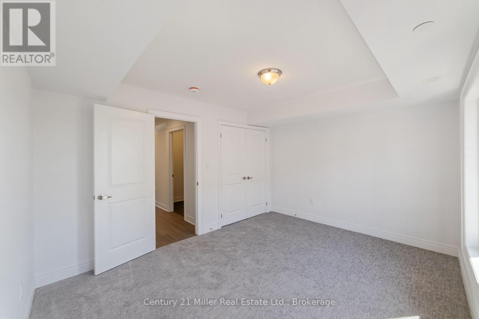 43 - 2140 Trafalgar Road Property Photo 22