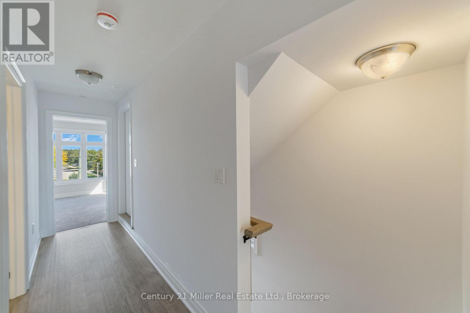 43 - 2140 Trafalgar Road Property Photo 28