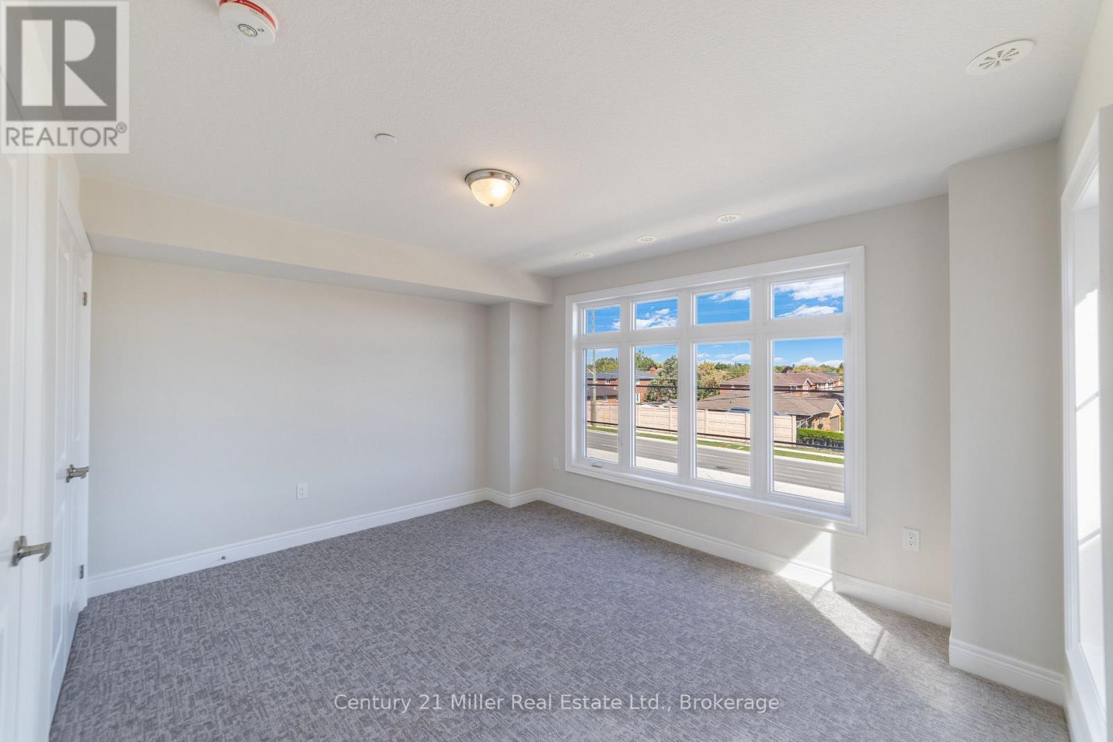 43 - 2140 Trafalgar Road Property Photo 29