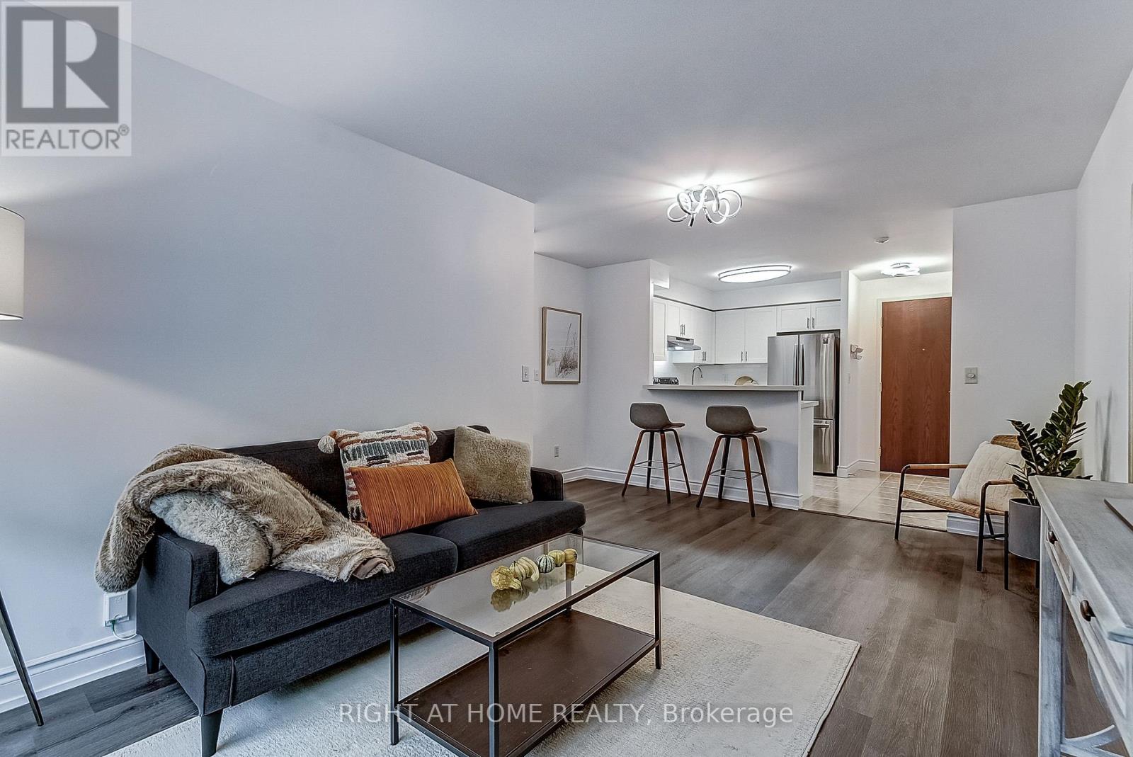 508 - 2565 Erin Centre Boulevard Property Photo 2