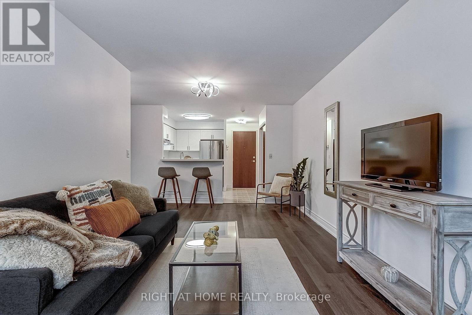 508 - 2565 Erin Centre Boulevard Property Photo 3