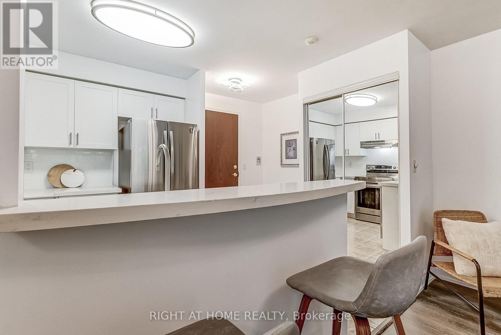 508 - 2565 Erin Centre Boulevard Property Photo 4