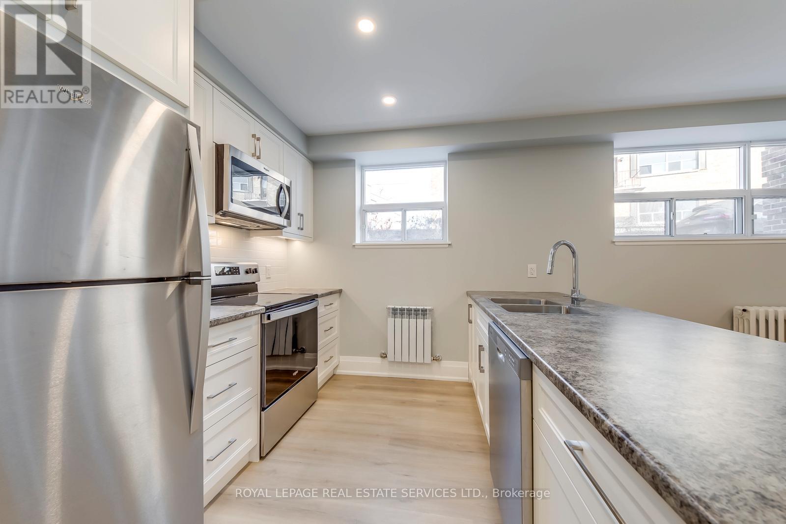 322 Lakeshore Road W Property Photo 7