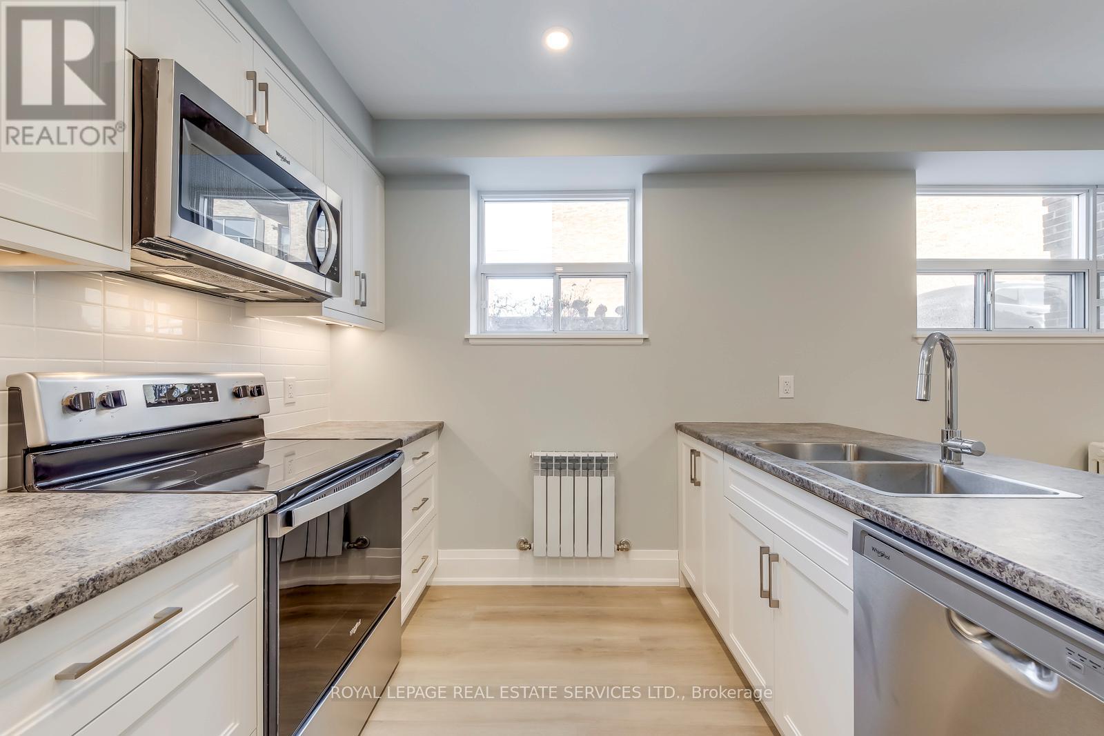 322 Lakeshore Road W Property Photo 9