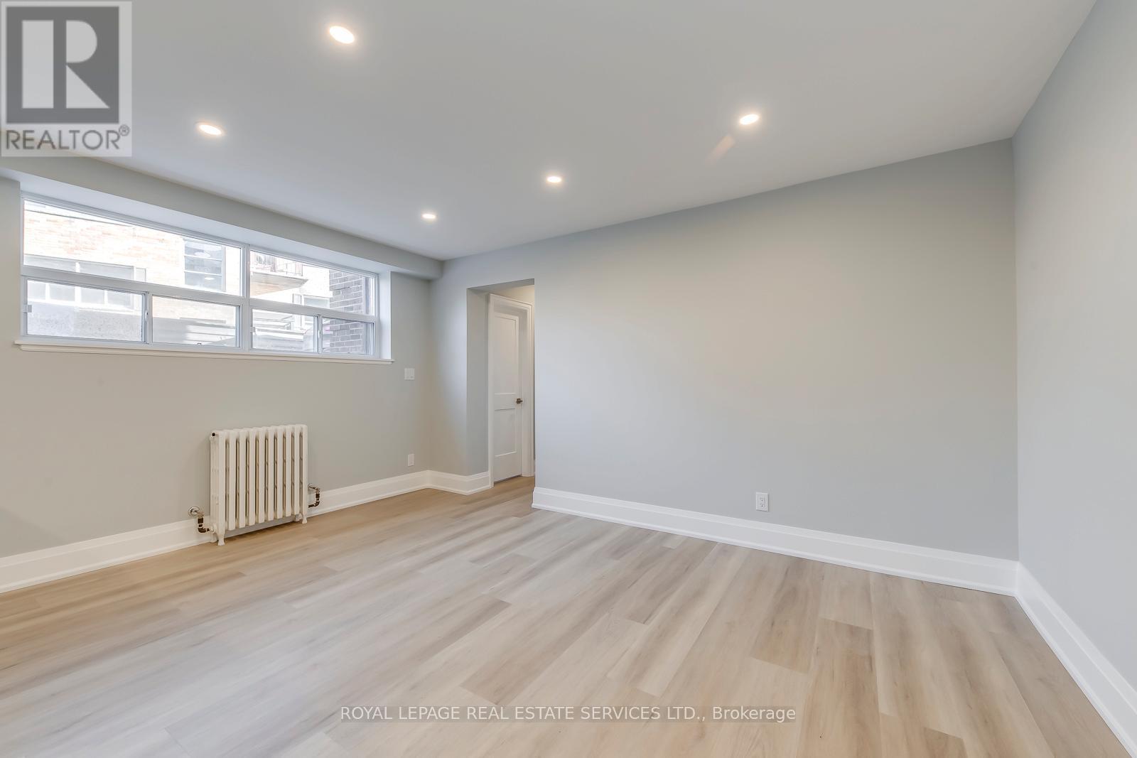 322 Lakeshore Road W Property Photo 11