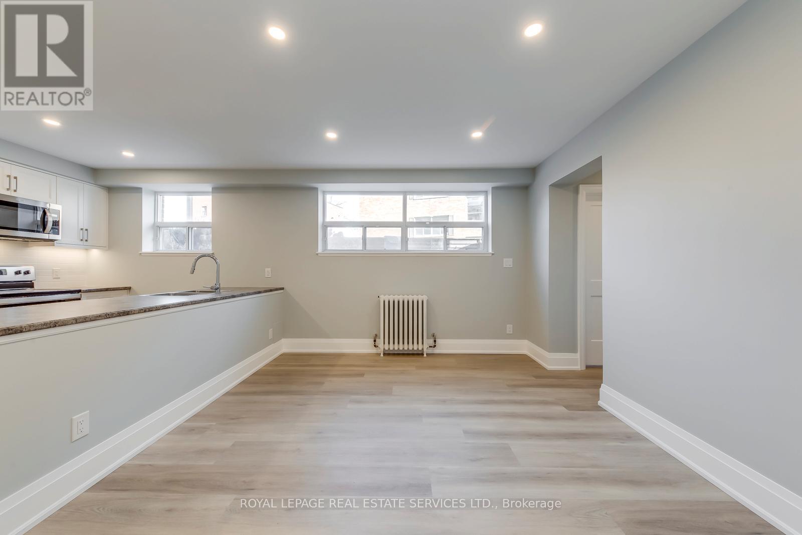 322 Lakeshore Road W Property Photo 12