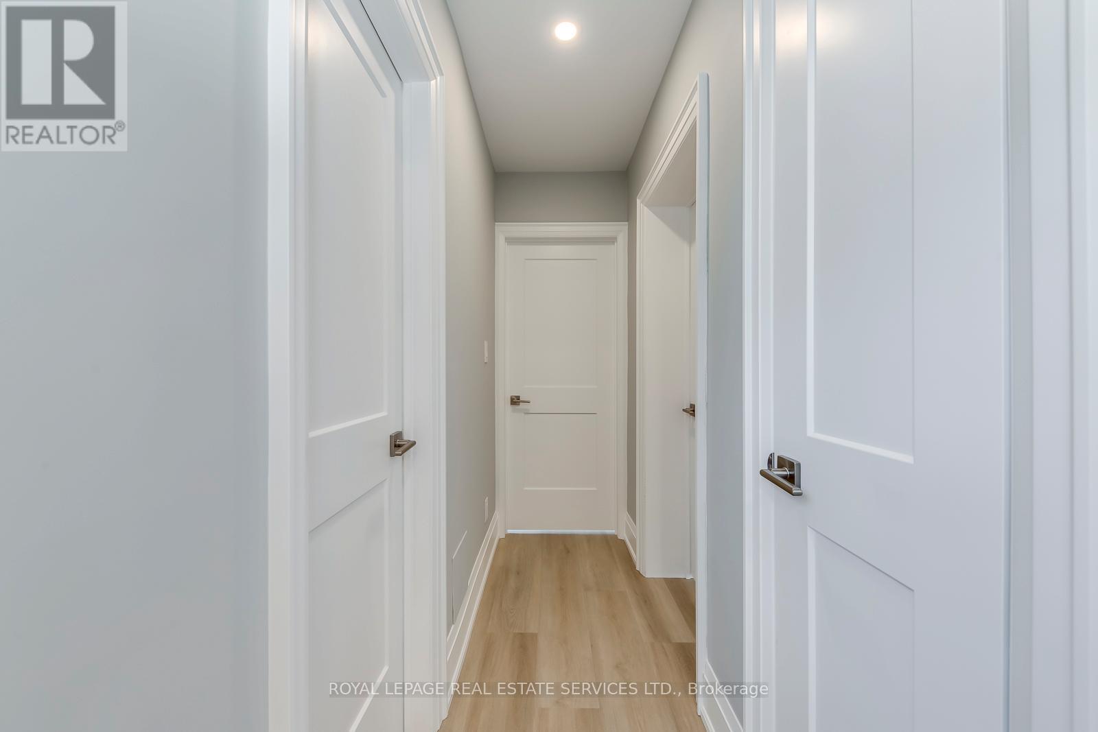 322 Lakeshore Road W Property Photo 13