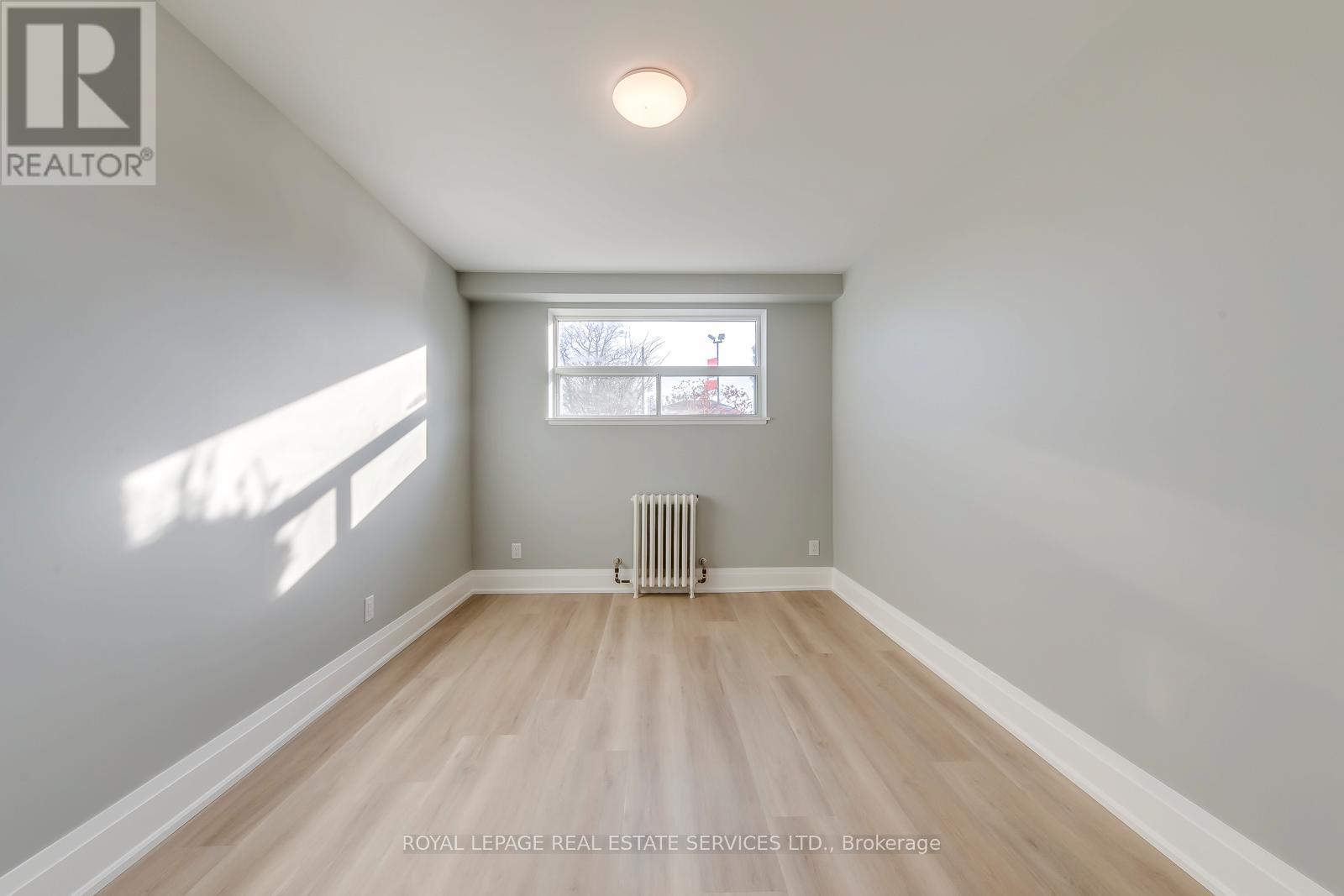 322 Lakeshore Road W Property Photo 15