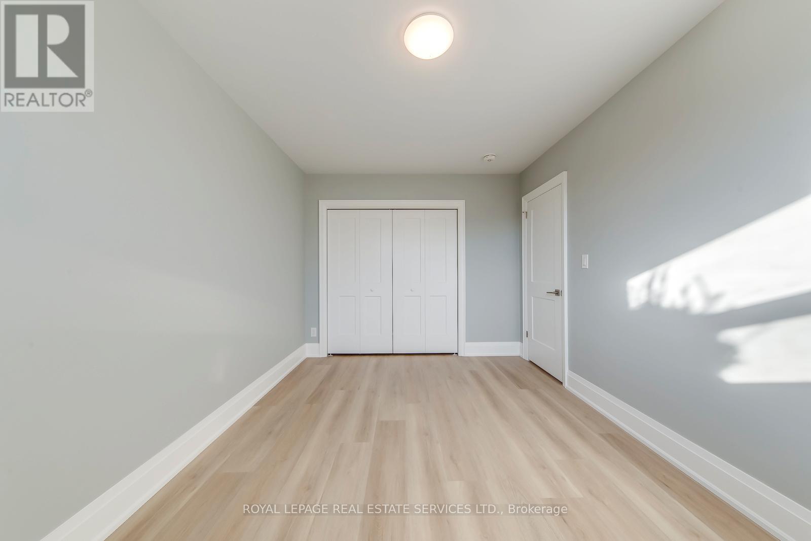 322 Lakeshore Road W Property Photo 16