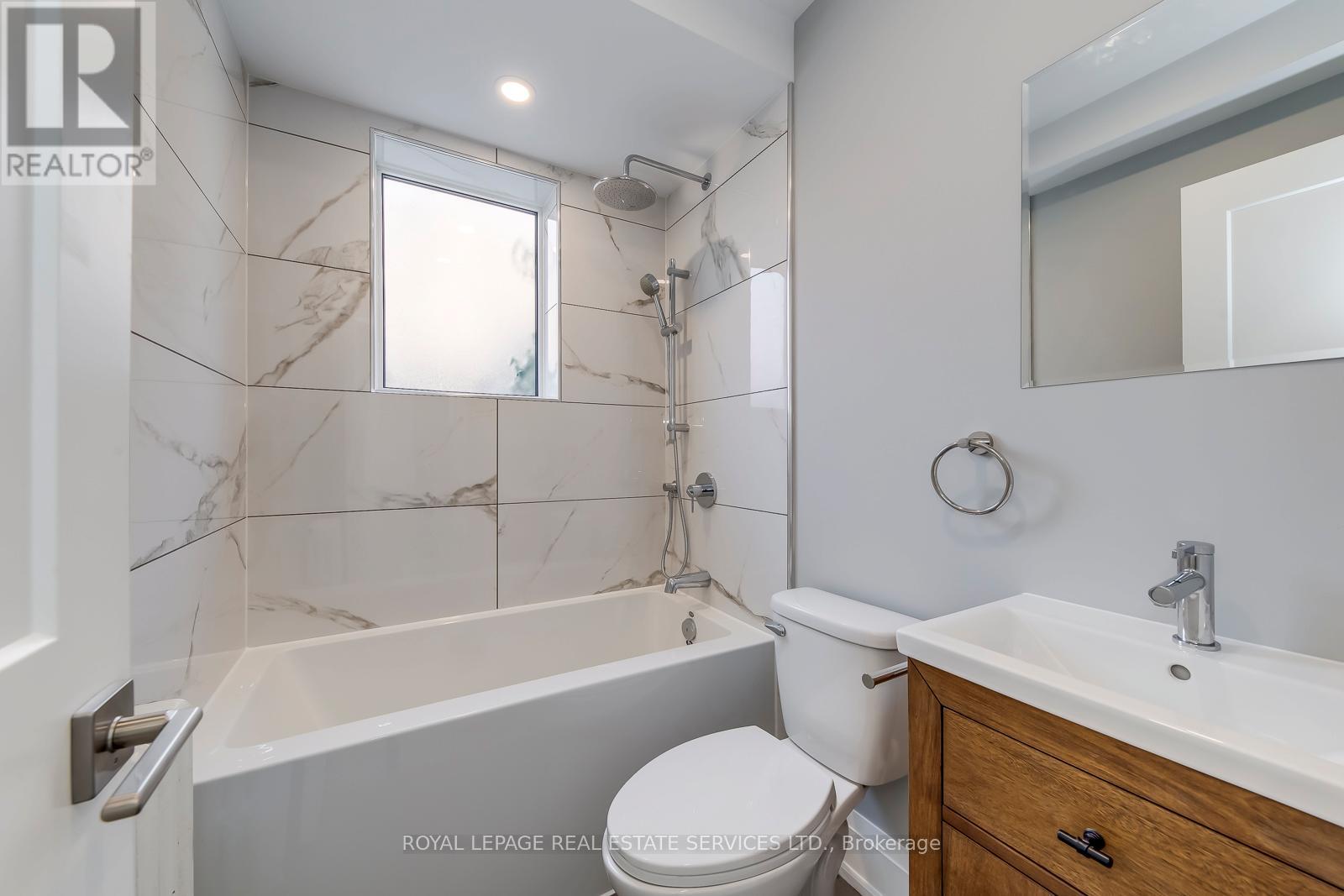 322 Lakeshore Road W Property Photo 17