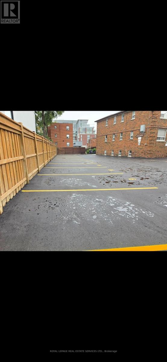 322 Lakeshore Road W Property Photo 24