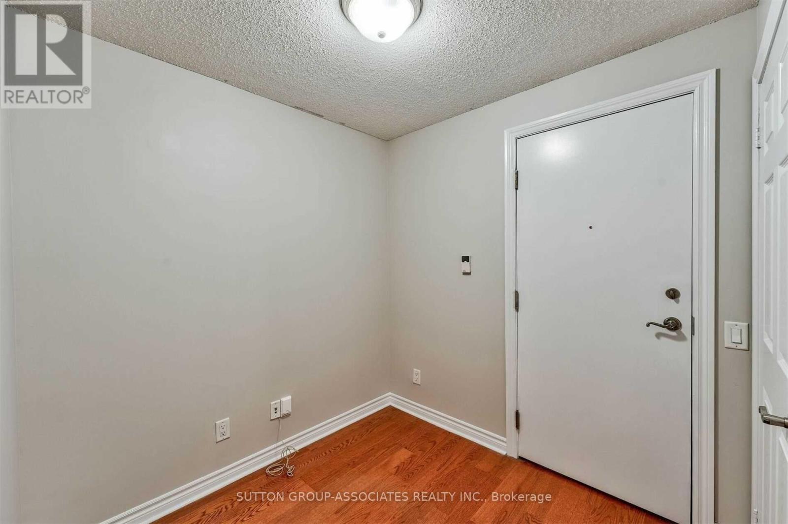 609 - 5229 Dundas Street W Property Photo 6
