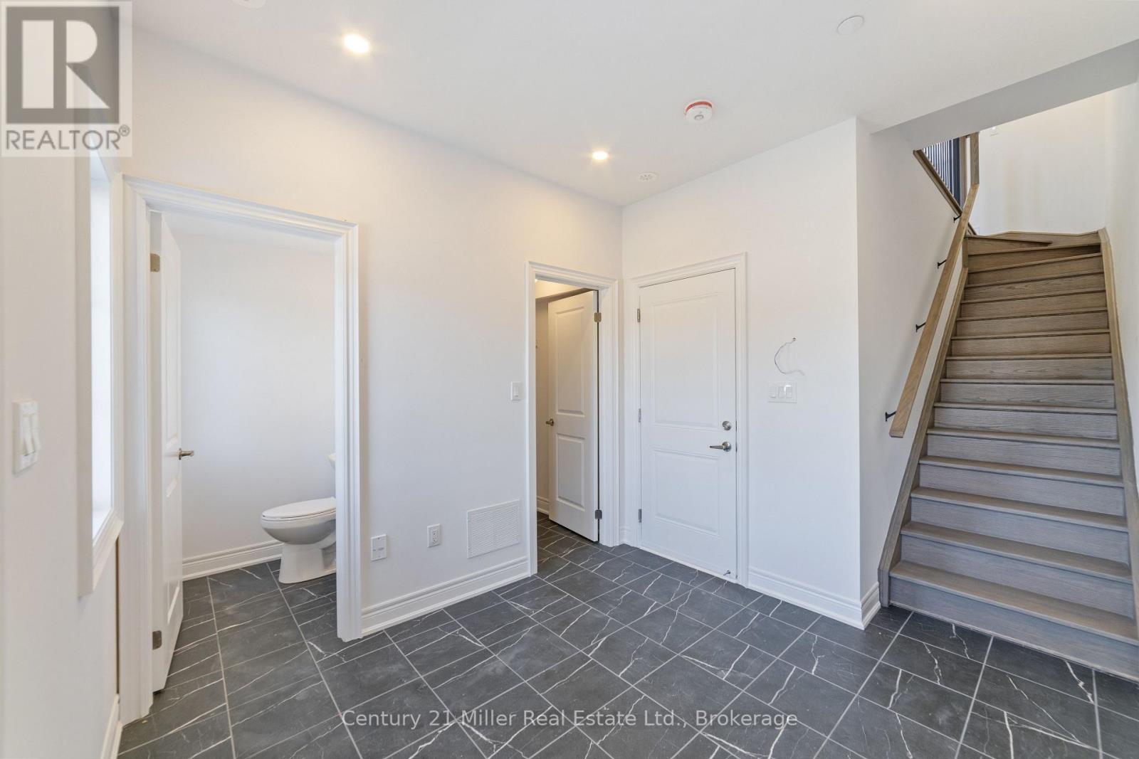 50 - 2150 Trafalgar Road Property Photo 2