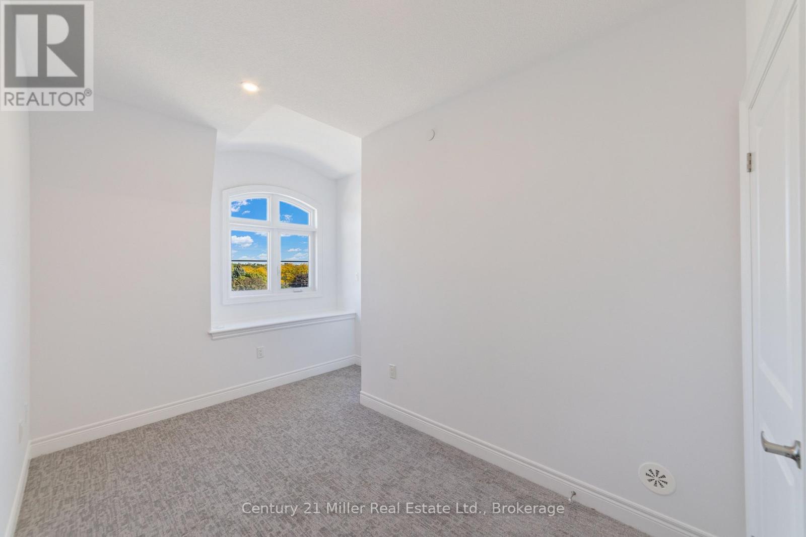 50 - 2150 Trafalgar Road Property Photo 20