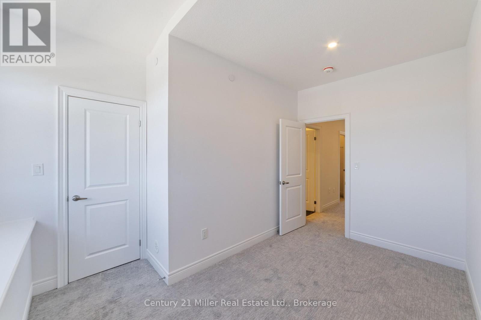 50 - 2150 Trafalgar Road Property Photo 23