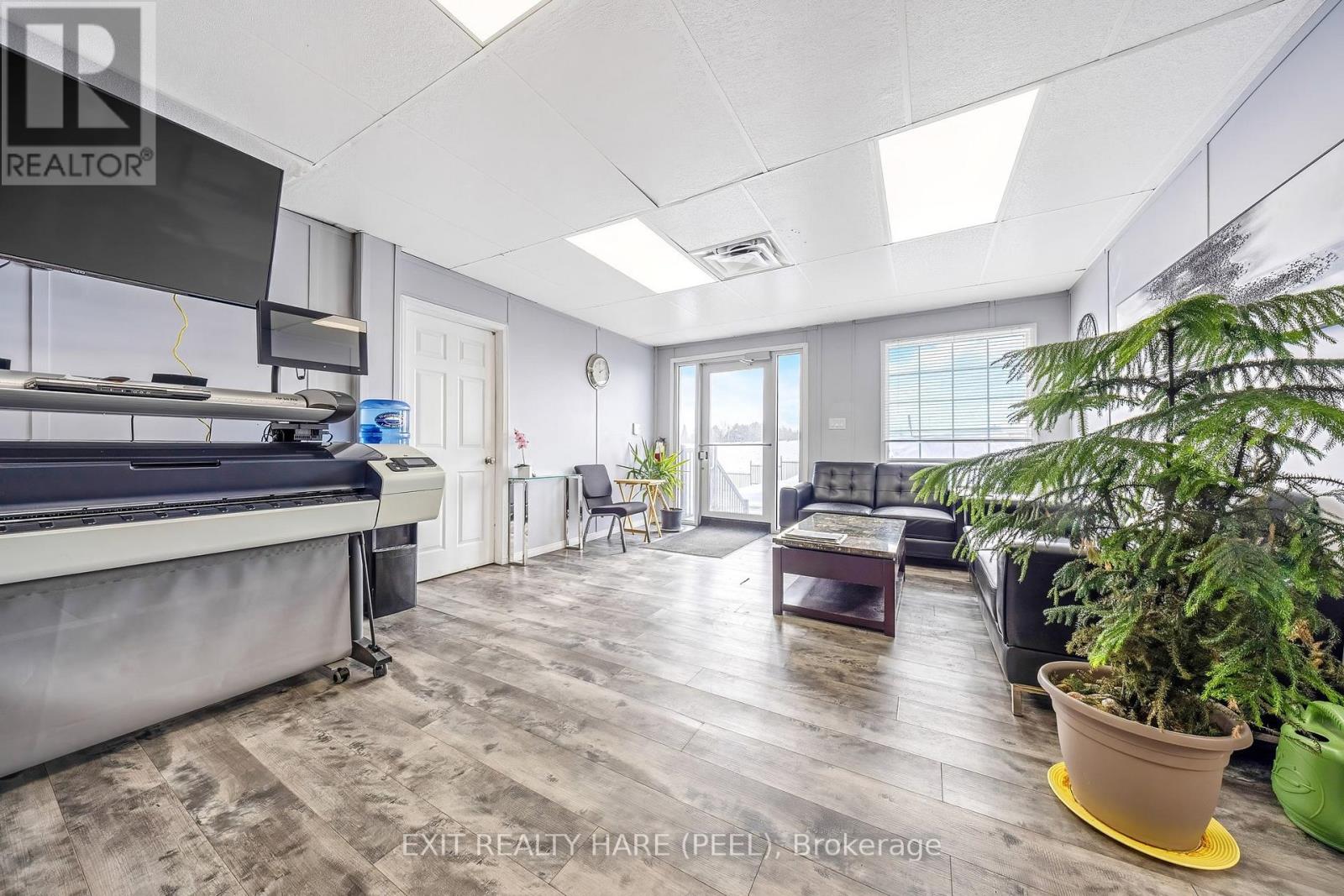 20383 Hurontario Street Property Photo 11