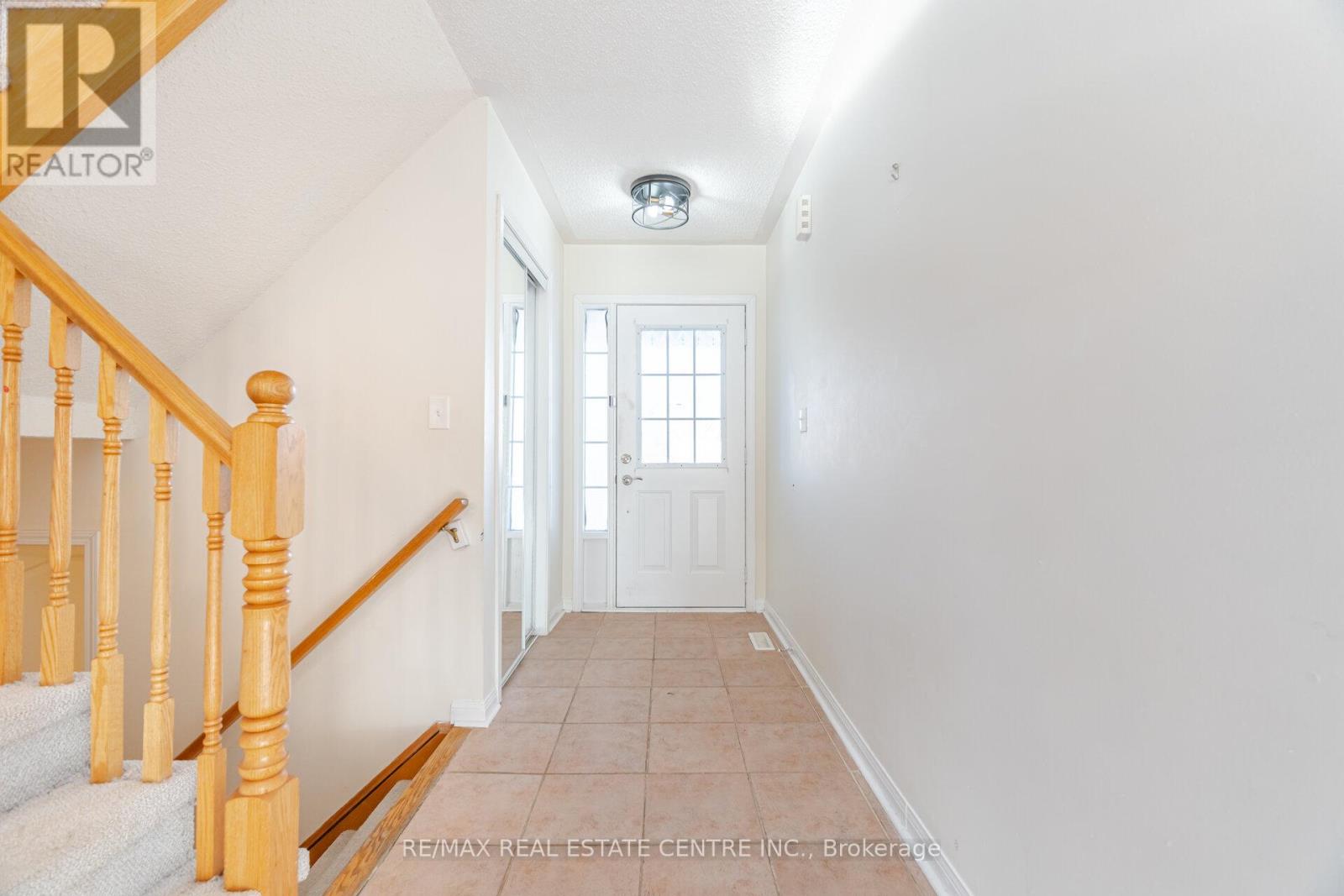 454 Collis Court Property Photo 3