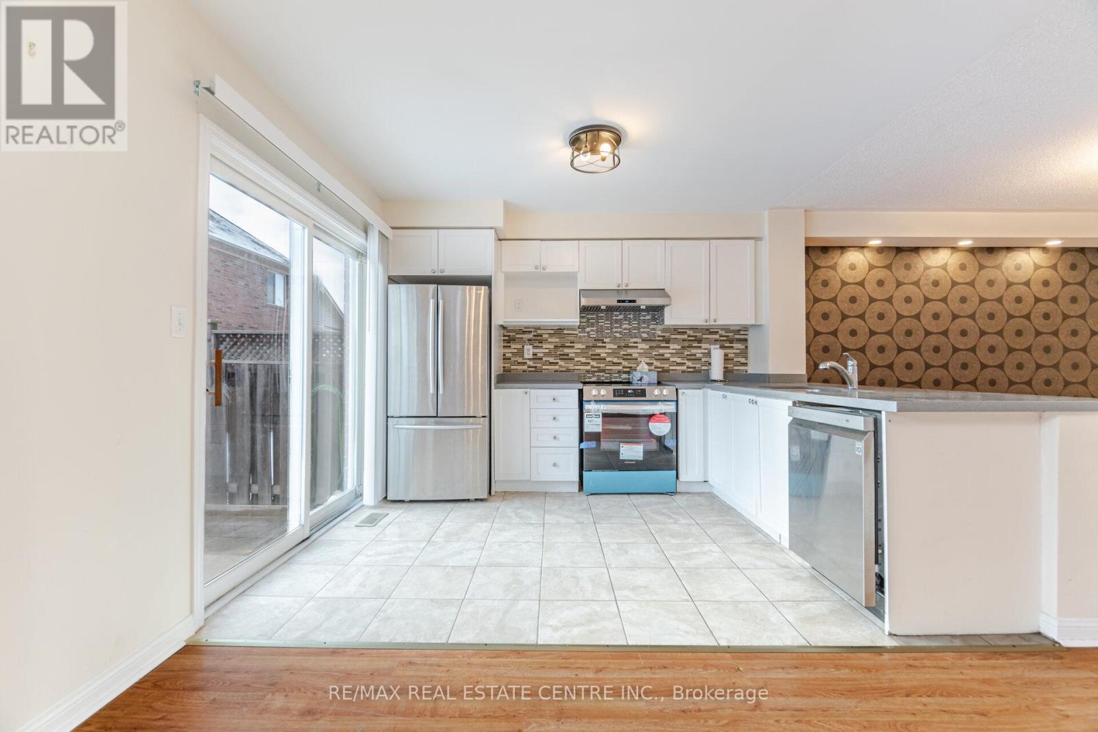 454 Collis Court Property Photo 11