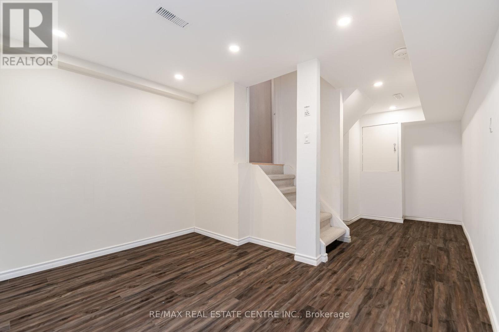 454 Collis Court Property Photo 27