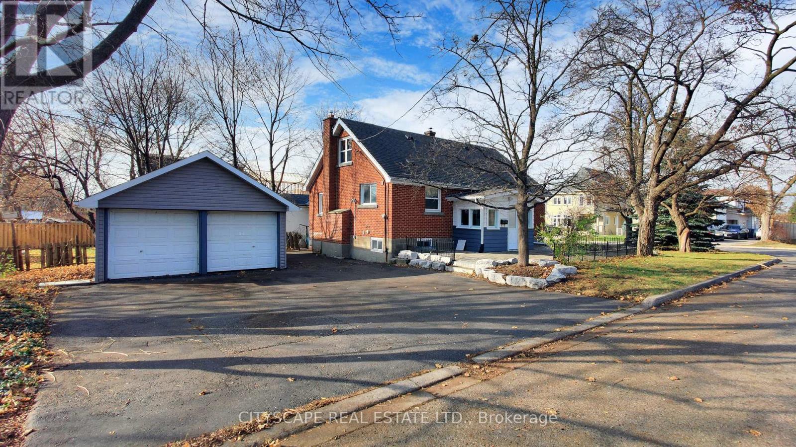 39 WOODWARD AVENUE