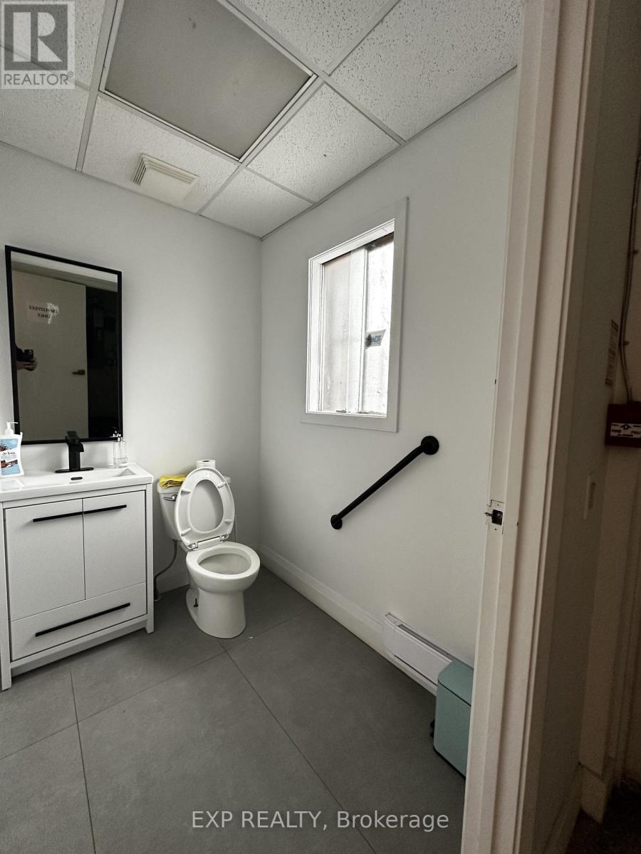 327 Lakeshore Road E Property Photo 16