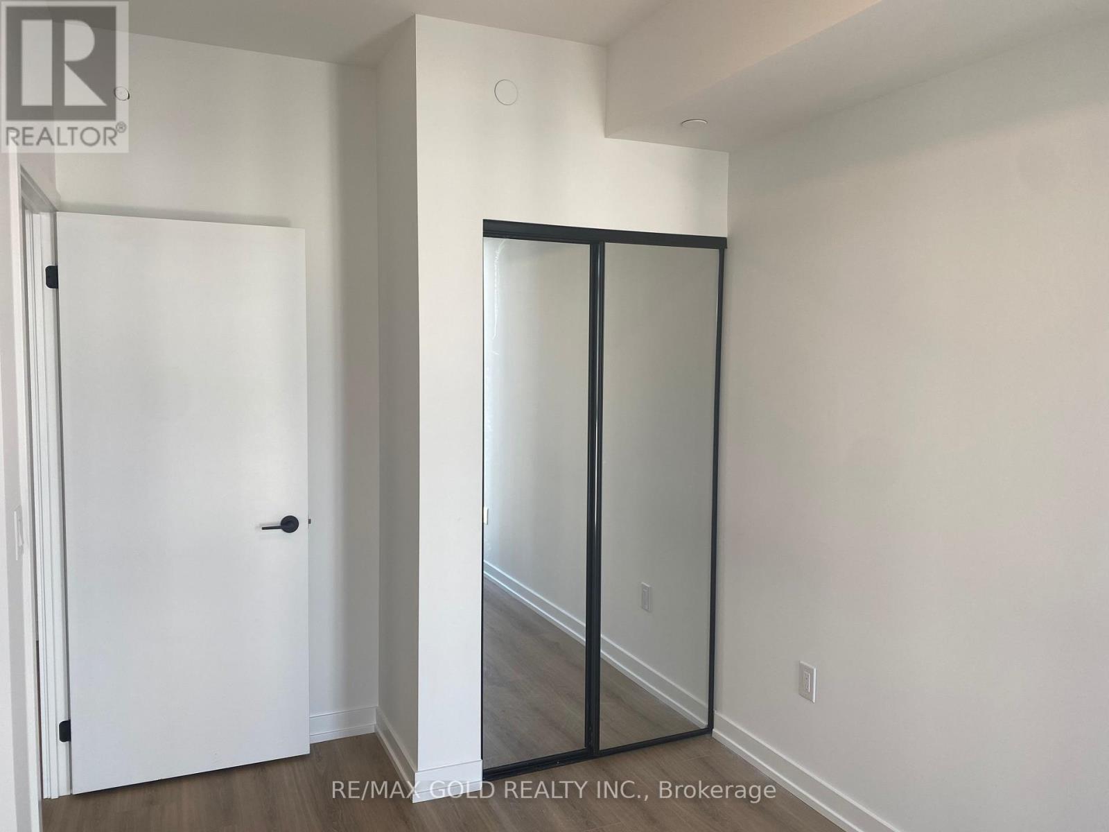 301 - 10 Lagerfeld Drive Property Photo 4