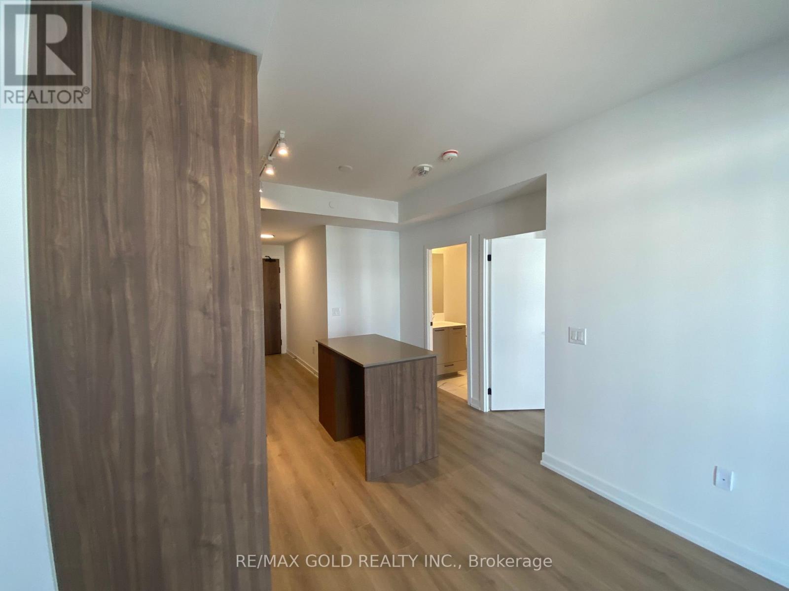 301 - 10 Lagerfeld Drive Property Photo 27