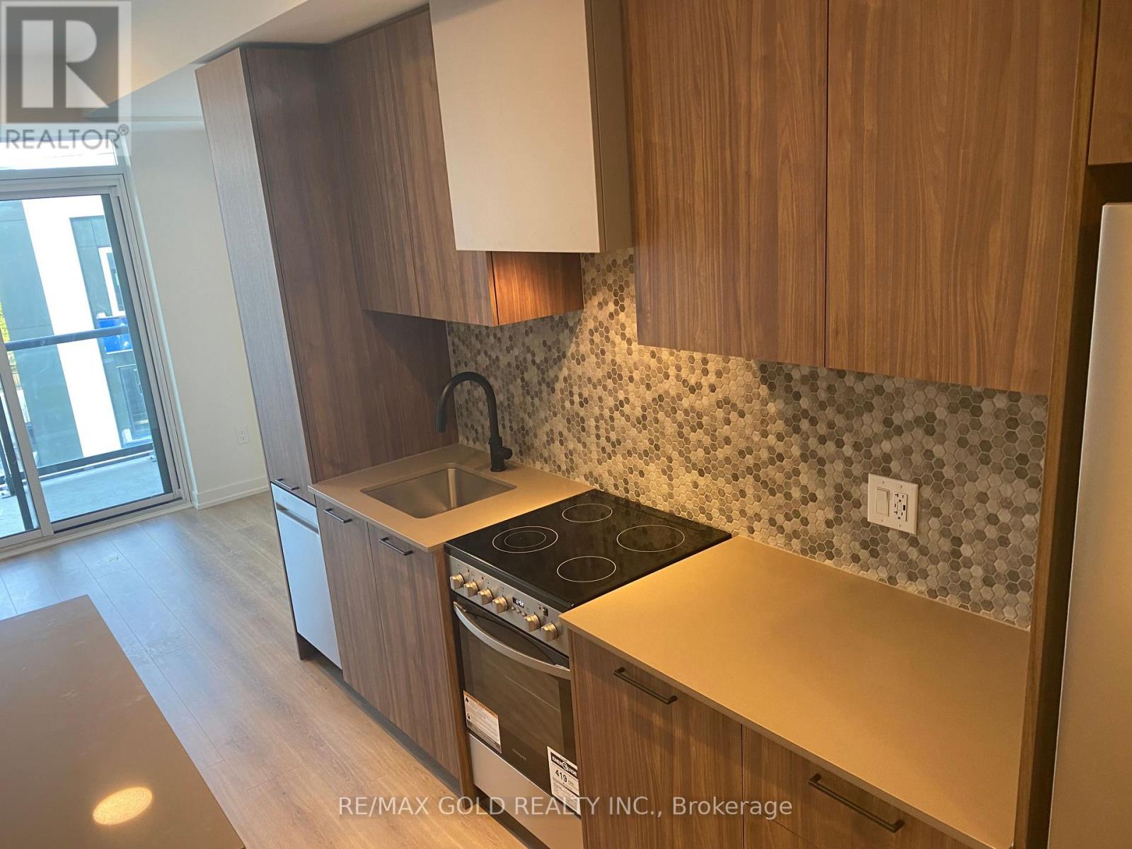 301 - 10 Lagerfeld Drive Property Photo 44