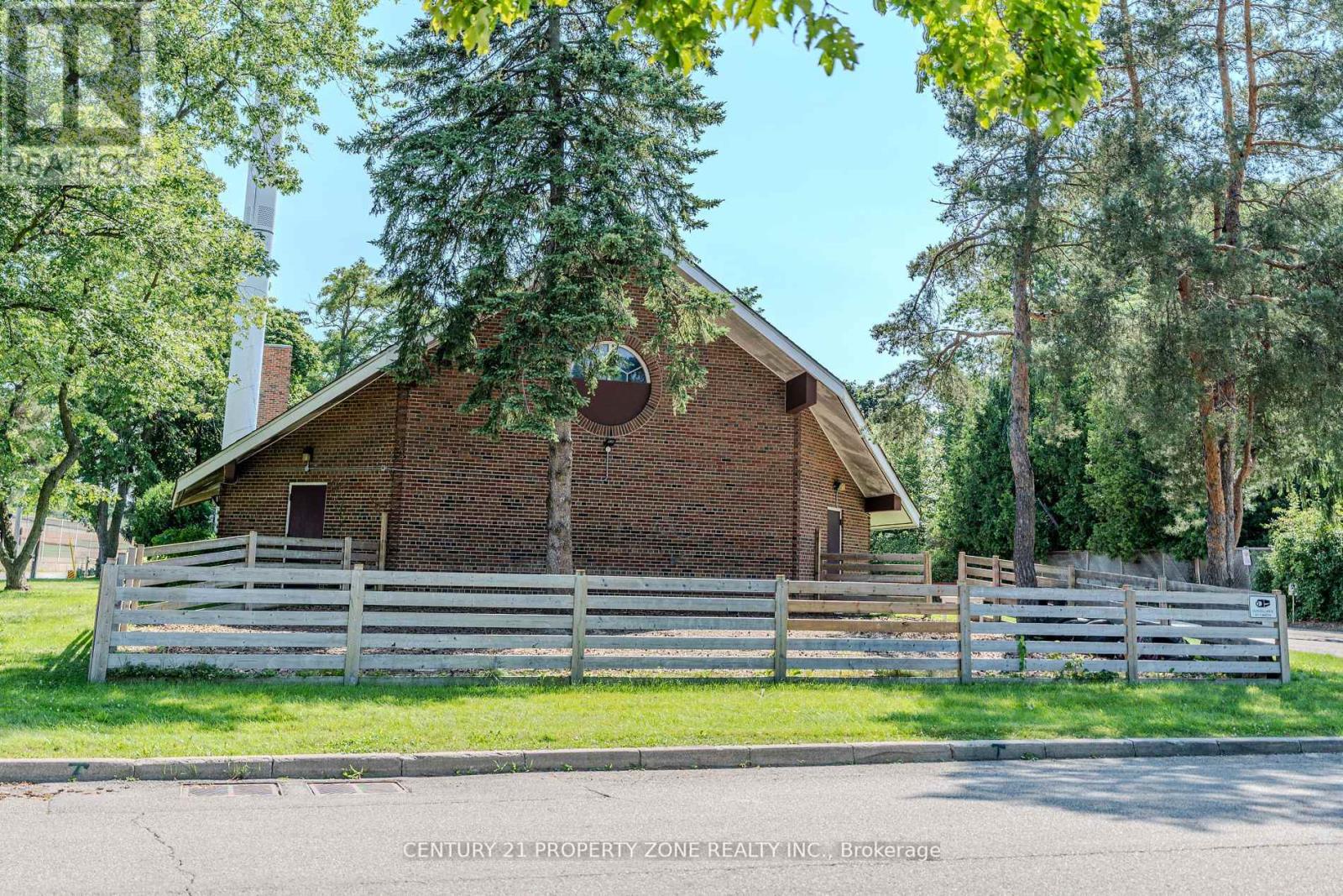 1261 North Sherdian Way Property Photo 32